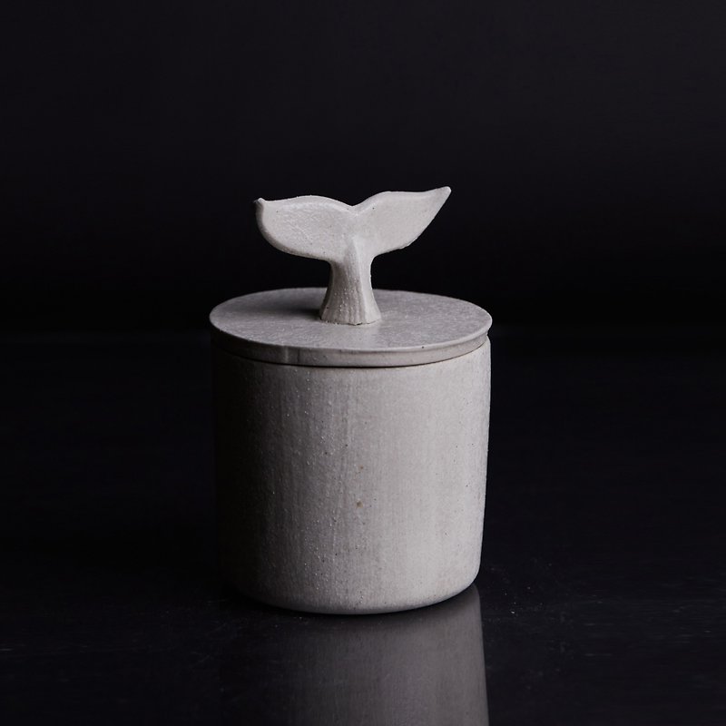 Into the Cloud Series No.9 Minority Minimalist Whale Scented Candle Home Atmosphere Fragrance Purely Hand-made Ceramic Vessels - Candles & Candle Holders - Porcelain 
