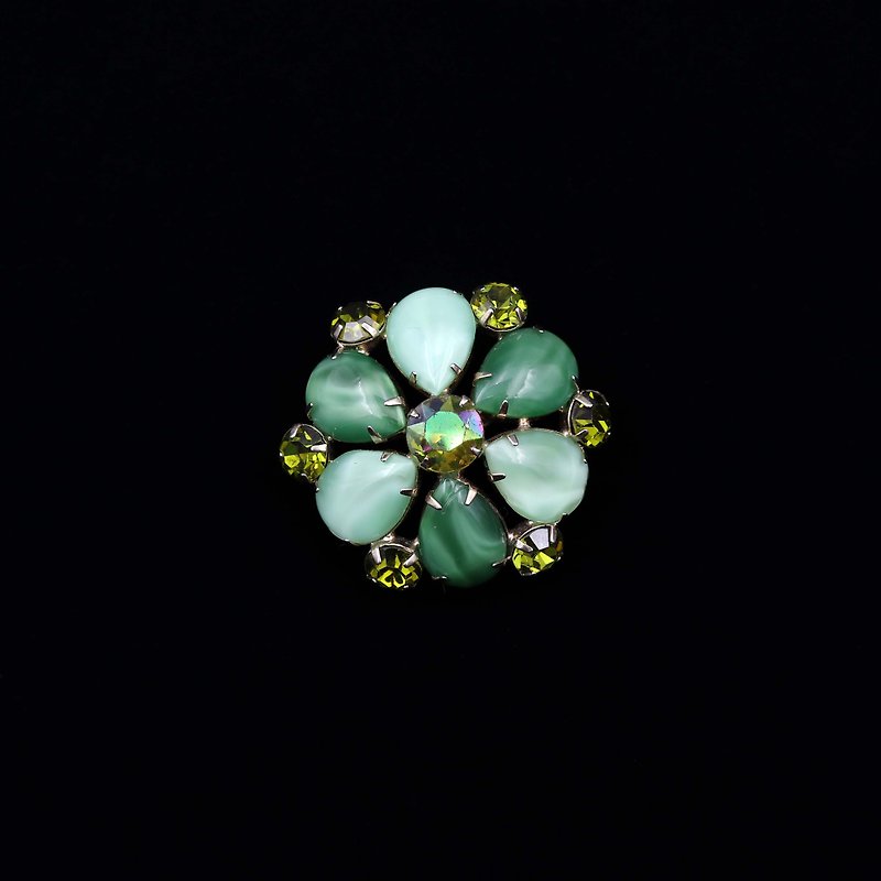 Pumpkin Vintage. Classical handmade green gemstone brooch - เข็มกลัด - วัสดุอื่นๆ 
