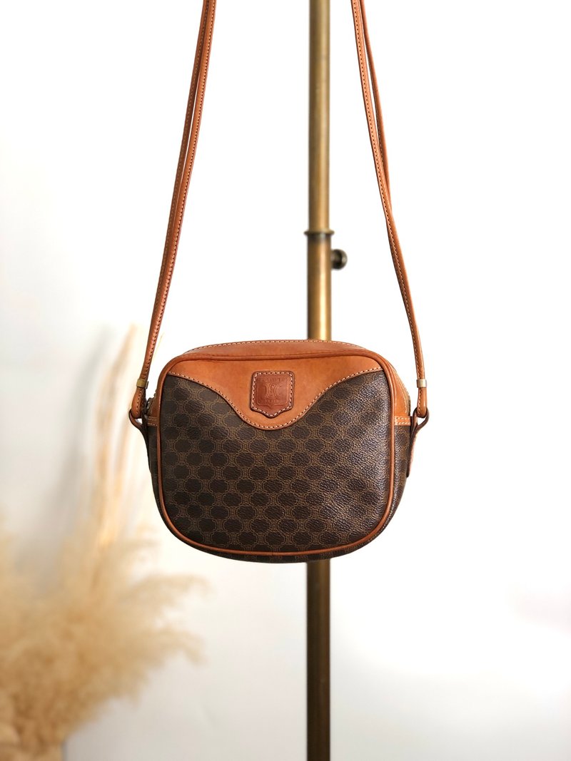 [Direct from Japan, branded used bag] CELINE Macadam shoulder bag , Brown blazer, embossed PVC leather, vintage, old axjzfk - กระเป๋าแมสเซนเจอร์ - วัสดุกันนำ้ สีนำ้ตาล