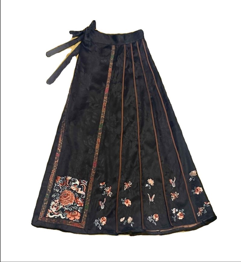 Xuanxu New Chinese Retro Xiangyunsha National Style Mulberry Silk Heavy Horse Face Skirt - Skirts - Silk Black