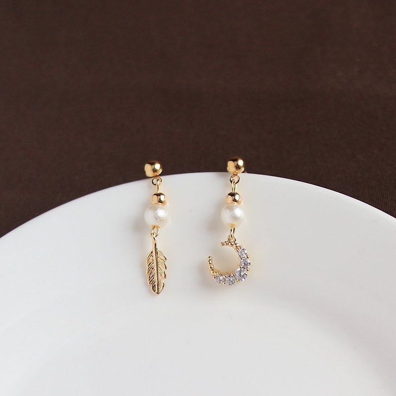 18kgf Irregular shining diamond leaf leaves moon crystal dangle drop earrings - Earrings & Clip-ons - Other Metals Gold