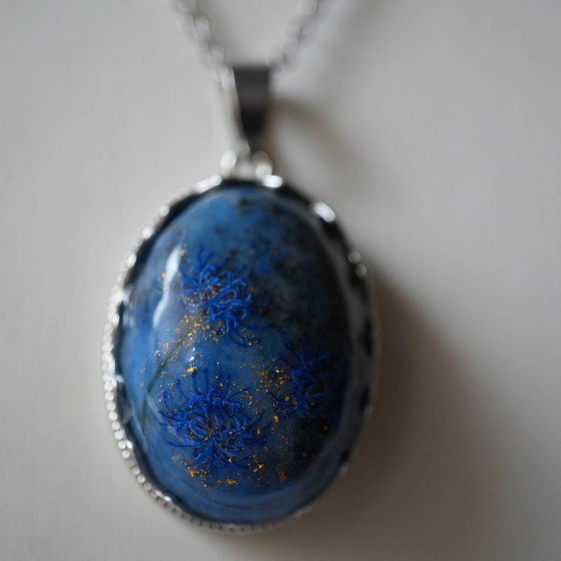 Lapis Lazuli and Blue Higanbana Pendant Necklace Pendant Top 24k - สร้อยคอ - เครื่องเพชรพลอย สีน้ำเงิน