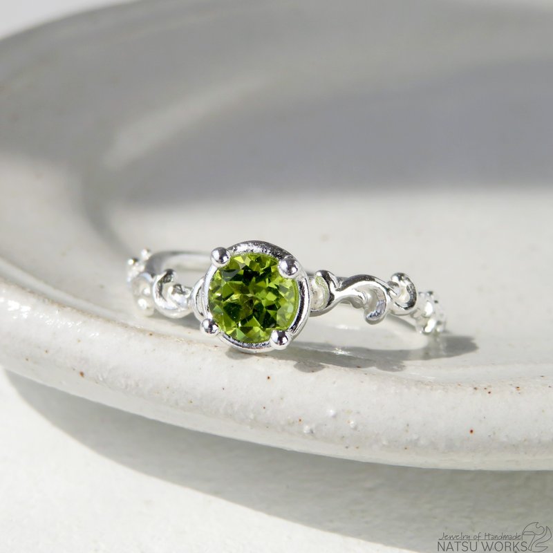 Peridot Botanical Ring 〜 - แหวนทั่วไป - เครื่องเพชรพลอย สีเขียว