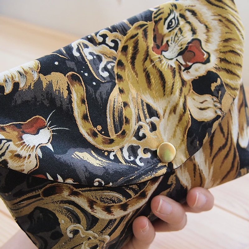 [Tiger General] Cosmetic bag, red envelope, Chinese New Year sundries, Baoli is a domineering tiger - Toiletry Bags & Pouches - Cotton & Hemp 