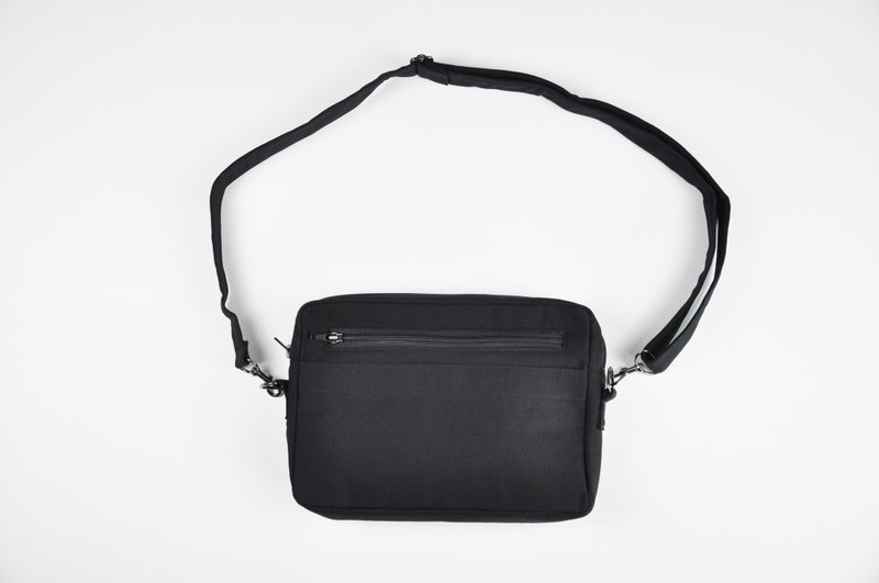 ENDURE/Black Canvas Square Bag - กระเป๋าแมสเซนเจอร์ - ผ้าฝ้าย/ผ้าลินิน สีดำ