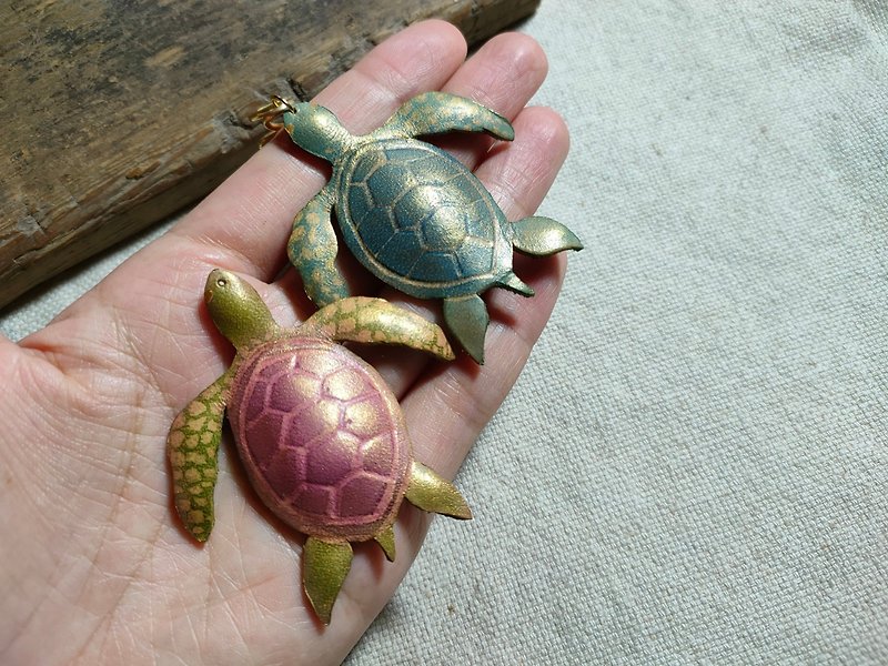 [Turtle/Single] Hand-dyed leather/marine life/diving/surfing/key ring/pin - ที่ห้อยกุญแจ - หนังแท้ 