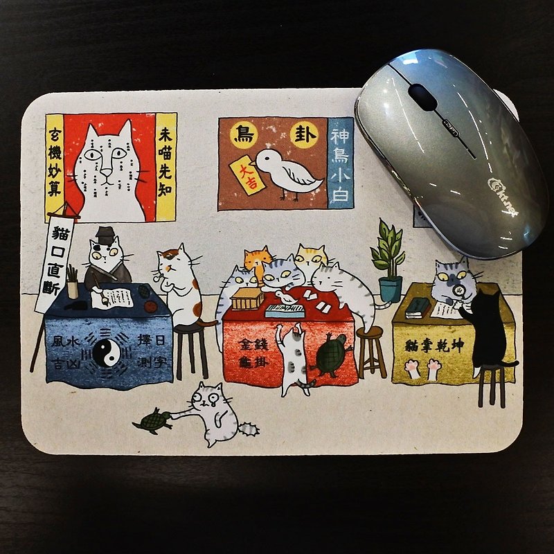 Three Cat Shop ~ Iron Plate God Cat Mouse Pad (Illustrator: Miss Cat) - แผ่นรองเมาส์ - เส้นใยสังเคราะห์ 