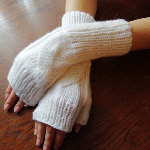 Very Classic Gloves - Purl Soho, Beautiful Yarn For Beautiful KnittingPurl  Soho