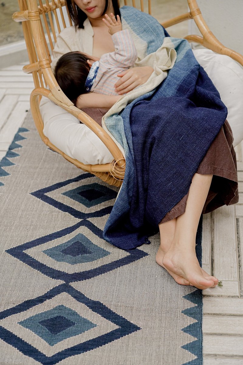 菱鑽 // 天然手捻厚棉植物染手織紋飾披毯/蓋毯 (深藍)