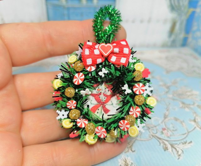 Miniature wreaths for dollhouse deals