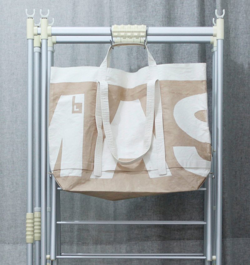Brown background white MASK font pattern canvas bag-M/BR-001 - กระเป๋าถือ - ผ้าฝ้าย/ผ้าลินิน 