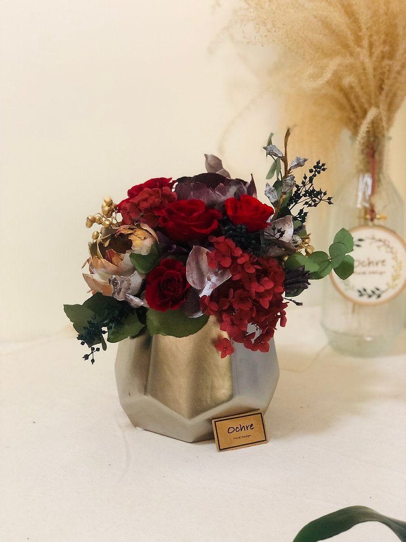 Ochre opening housewarming celebration congratulation table flower pot flower flower gift box