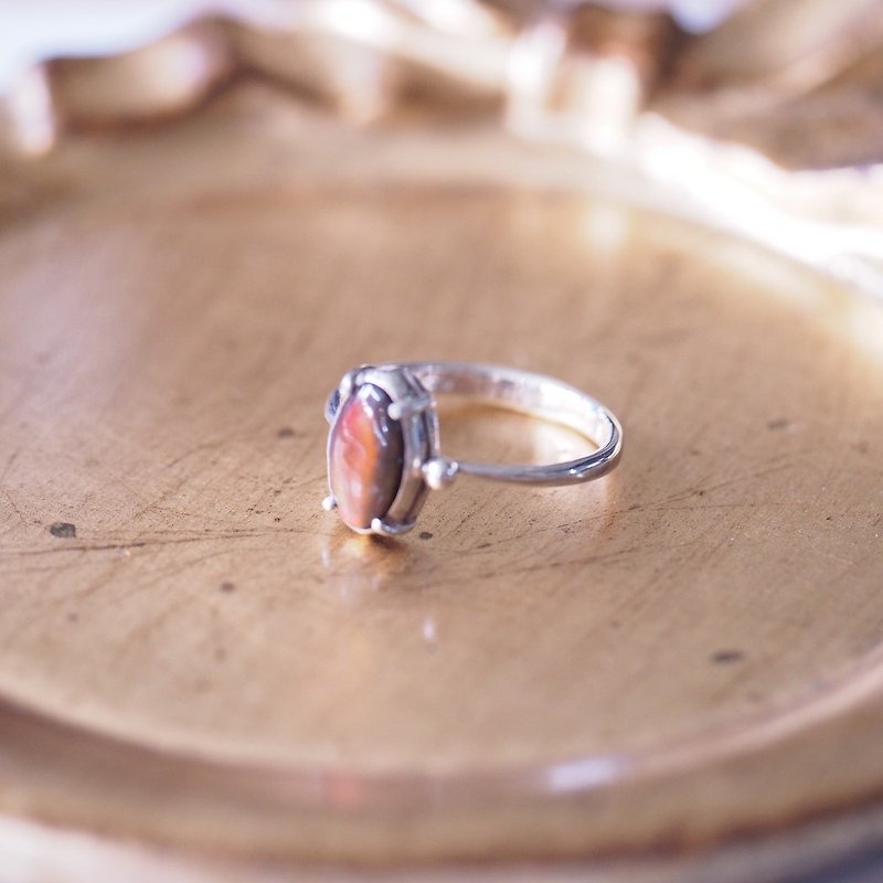 Stone handmade sterling silver ring spot color chrysanthemum Stone Ammolite sterling silver ring - แหวนทั่วไป - เครื่องประดับพลอย สีแดง