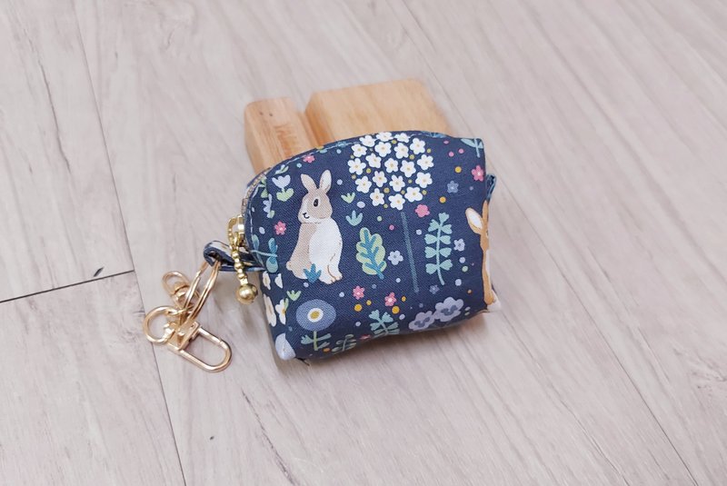 Leodoodoo [Key Coin Purse] Korean Fabric-Hua Jian Bunny Zipper Small Bag-Coin Purse - กระเป๋าใส่เหรียญ - ผ้าฝ้าย/ผ้าลินิน สีน้ำเงิน