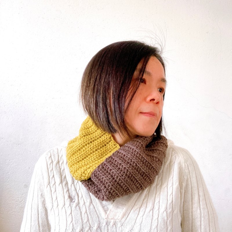 Warm neck hand hook color matching scarf - coffee + mustard yellow - ผ้าพันคอถัก - ขนแกะ สีนำ้ตาล