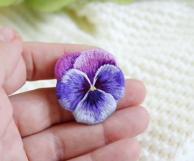 パンジー刺繍ブローチ、花のブローチピン、ワイルドフラワーギフト