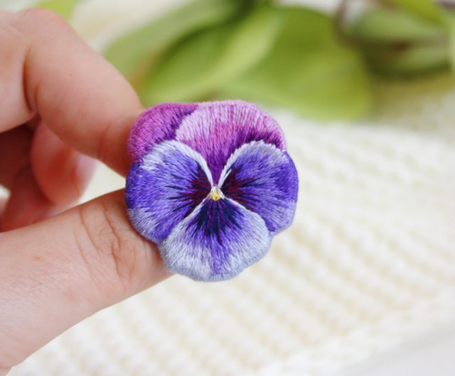 パンジー刺繍ブローチ、花のブローチピン、ワイルドフラワーギフト