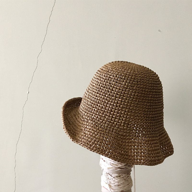 hm2. Raffia paper fiber ruffled straw hat caramel - หมวก - กระดาษ สีนำ้ตาล
