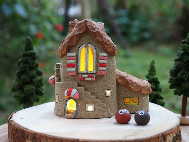 [Lighted House] pottery hand-made-cute home / without wood owl accessories - โคมไฟ - ดินเผา 