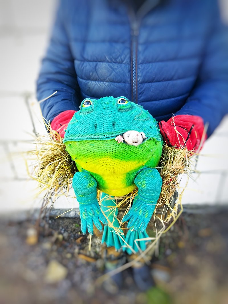 Crochet animal big toad. Amigurumi Life size Goliath frog. Giant Frog figurine - ตุ๊กตา - วัสดุอื่นๆ สีเขียว
