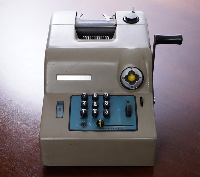 Italian Olivetti Summa 15 handcrank mechanical calculator from the 1950s - Items for Display - Other Metals Khaki