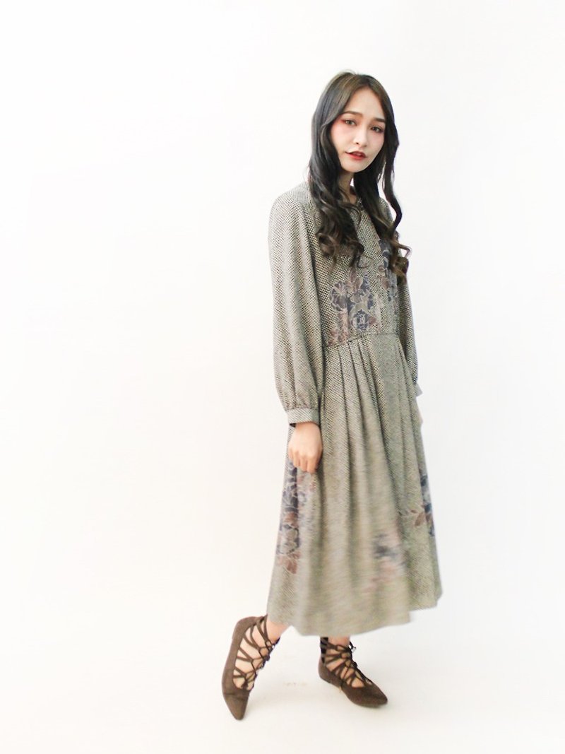 Japanese vintage gray flowers long-sleeved vintage dress Japanese Vintage Dress - ชุดเดรส - เส้นใยสังเคราะห์ สีเทา