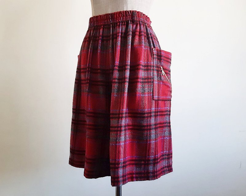 Vintage Black Red Plaid Shorts - 女裝短褲 - 其他材質 紅色