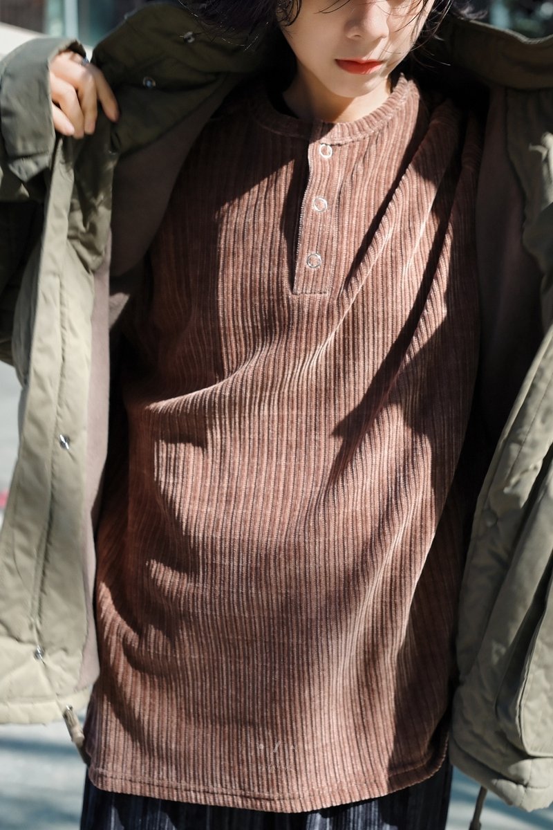 羅伯特燈芯絨三釦圓領薄上衣 - 3色 - 咖燈 - 女上衣/長袖上衣 - 棉．麻 咖啡色