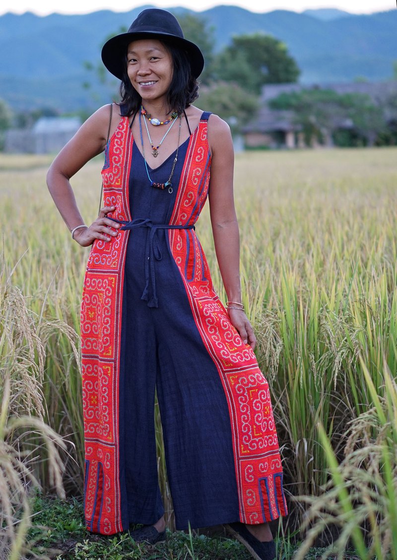 One-of-a-kind wearable art. High-quality vintage hand-loomed hemp from the Hmong - 吊帶褲/連身褲 - 其他材質 
