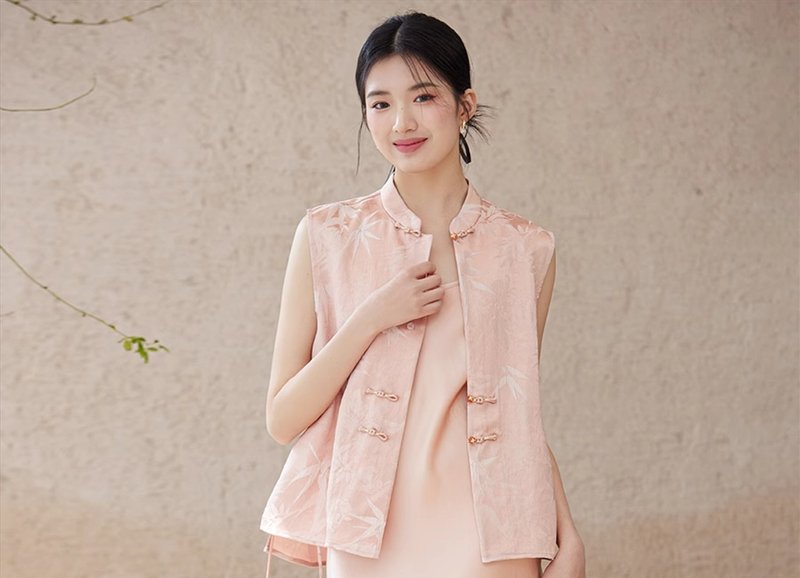 Bamboo style new Chinese retro Chinese style pink Tang suit buttoned vest/suspender skirt - เสื้อกั๊กผู้หญิง - ผ้าไหม สึชมพู