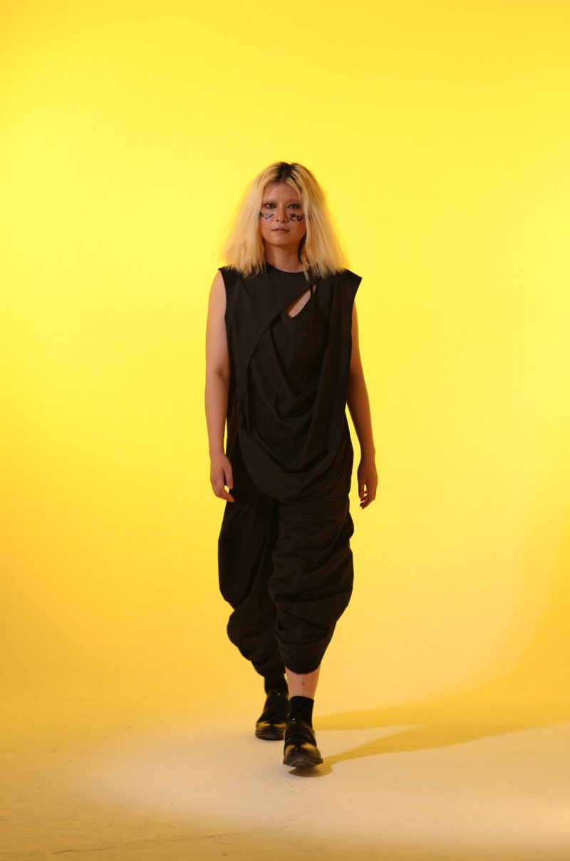 INF 19SS Three-dimensional Cut Hollow Top - Women's Vests - Cotton & Hemp Black