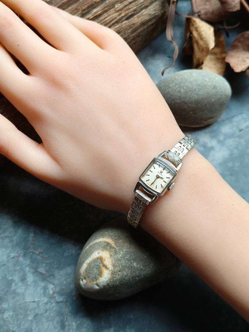 Rare Omega rectangular antique watch mechanical wrist watch - Women's Watches - Other Metals Silver