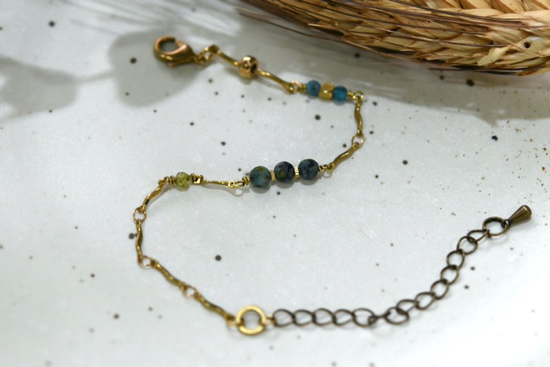 Beaded Series Bronze Turquoise x Stone x Bronze Bracelet - สร้อยข้อมือ - ทองแดงทองเหลือง สีเขียว