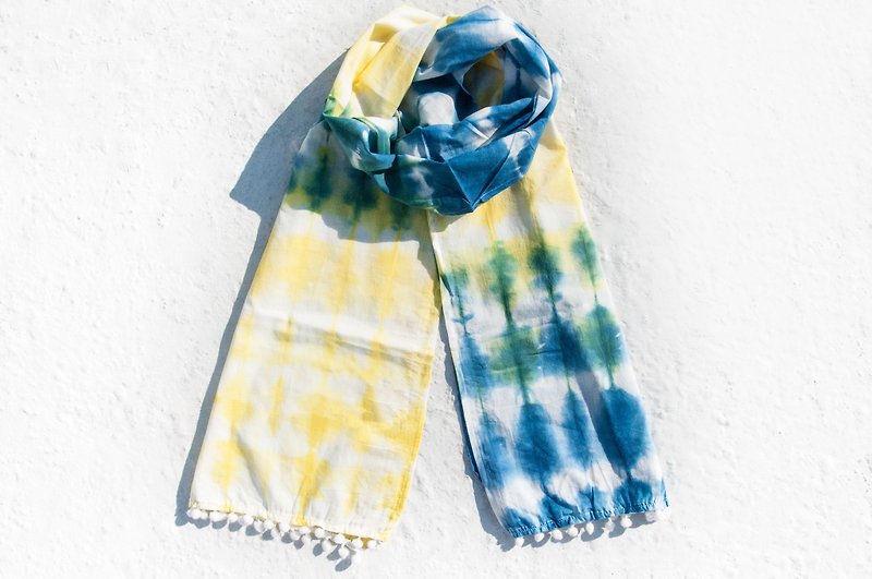 Hand-woven pure silk scarves / handmade plant dyed tie dyed tie scars / grass dyed cotton scarves - blue yellow gradient sea - ผ้าพันคอ - ผ้าฝ้าย/ผ้าลินิน หลากหลายสี