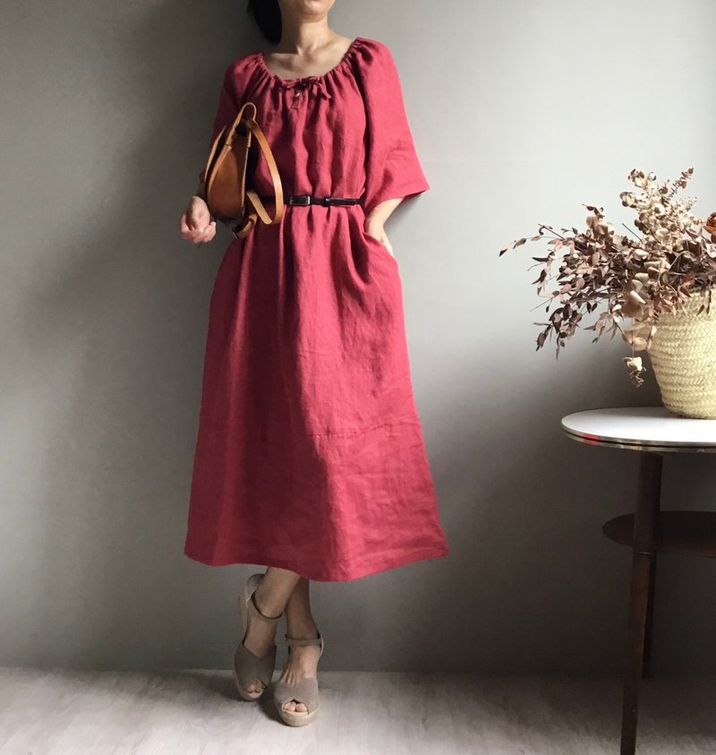 Eve's Garden/Fig Red Enzyme Washed Linen Drawstring Round Neck Cardigan Drawstring Three-quarter Sleeve Long Version Dress - ชุดเดรส - ผ้าฝ้าย/ผ้าลินิน 