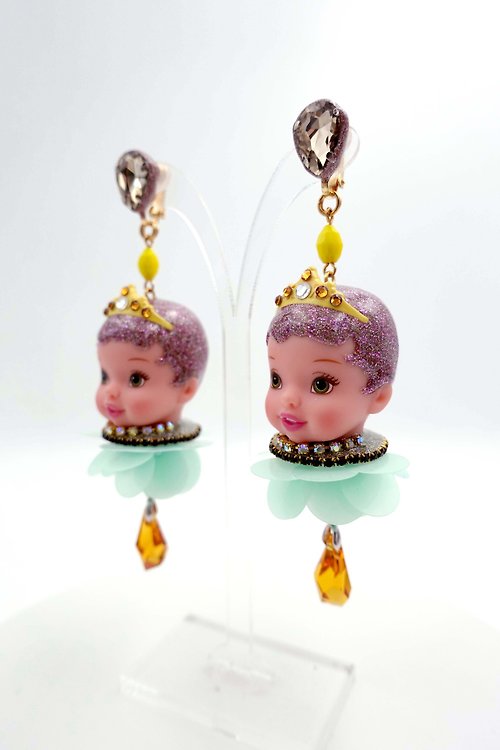 TIMBEE LO shop 手工製 超輕巧巨型娃娃頭珠片夾耳環 綴茶色施華洛水晶 需時訂製