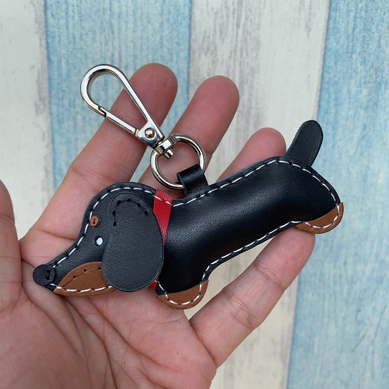 Healing Small Black Cute Dachshund Hand Sewn Leather Keychain Small Size - ที่ห้อยกุญแจ - หนังแท้ สีดำ