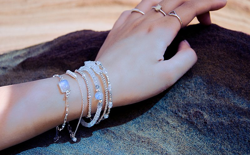 Square moonstone bracelet through ice - Bracelets - Gemstone White