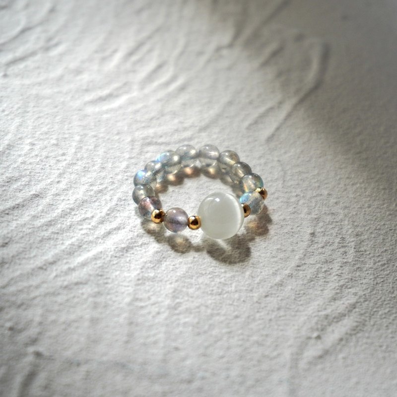 A round moon Stone labradorite crystal ring - General Rings - Crystal Gray