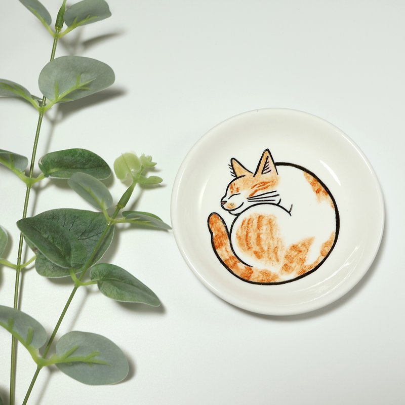 Painted ceramic sauce dish Cat Lover series seasoning dish dessert plate soy sauce dish orange white cat - Small Plates & Saucers - Pottery White