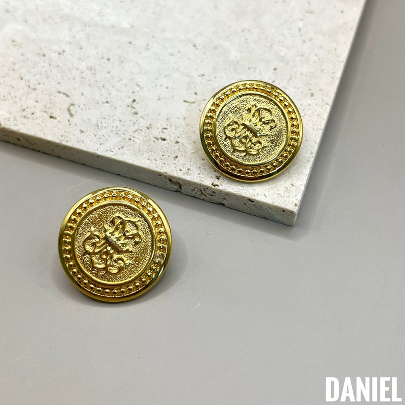 •DANIEL• 歐美老件 MONET貴族徽章鈕扣耳環 - 耳環/耳夾/耳骨夾 - 其他金屬 金色