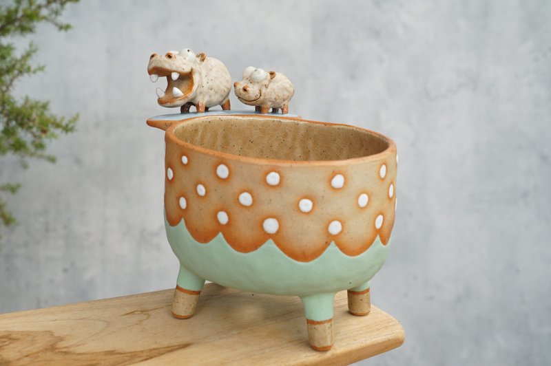 Plant pot with a Hippopotamus ,lithops,cactus,ceramics,pottery,handmade - 花瓶/花器 - 陶 藍色
