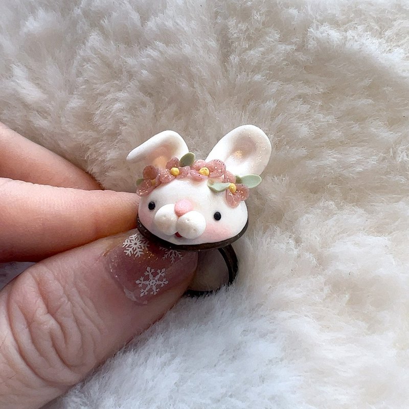 Rabbit Wreath Rabbit's handmade soft clay ring with adjustable ring circumference - แหวนทั่วไป - ดินเหนียว หลากหลายสี