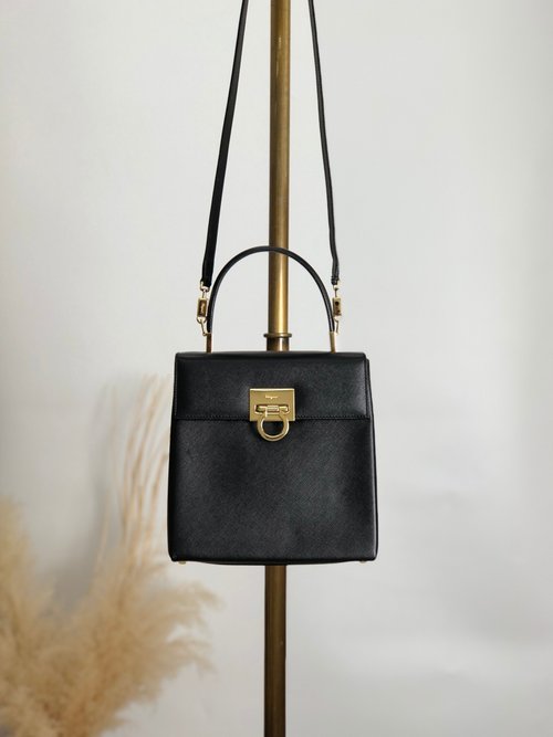 専用です❣️購入しないでください❣️Salvatore Ferragamo 専用です❣️購入しないでください❣️Salvatore Ferragamo