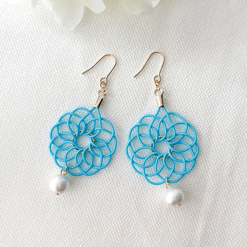 [Mizuhiki] Mizuhiki earrings with mandala knot and cotton Clip-On / Suitable for both Western and Japanese clothing / Blue - ต่างหู - กระดาษ สีน้ำเงิน