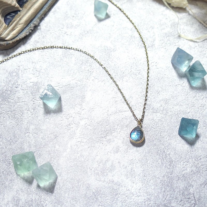 VIIART. Snow water. Vintage natural labradorite silver-plated 18K necklace limited edition - Necklaces - Gemstone Blue