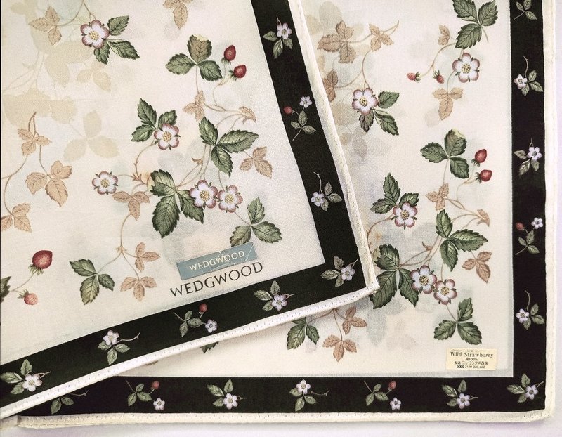 WEDGWOOD Vintage Handkerchief Cherry Vine 19.5 x 19.5 inches - ผ้าเช็ดหน้า - ผ้าฝ้าย/ผ้าลินิน สีกากี