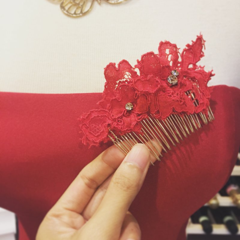 Swarovski 新娘水晶蕾絲頭飾 - Handmade Lace Flower Headpiece - 髮夾/髮飾 - 棉．麻 紅色