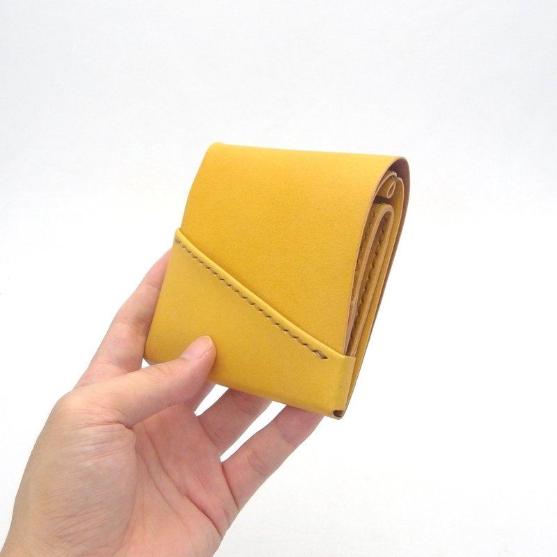 Right : Mini Wallet using Amur Corktree Dyed Leather【chotof/ちょとふ】 - กระเป๋าสตางค์ - หนังแท้ สีเหลือง