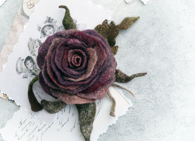 Textile brooch,felt brooch,flower,brooch flower,big flower,big pin,brooch rose, - 胸針 - 羊毛 紅色